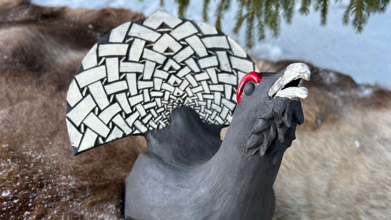 En tjäder i keramik